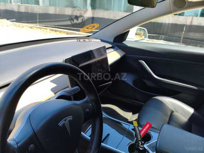 Tesla Model 3-13