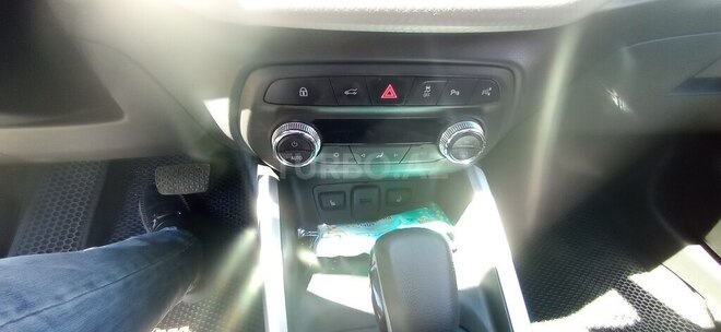Chevrolet Onix-12