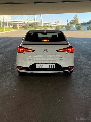 Hyundai Elantra-4