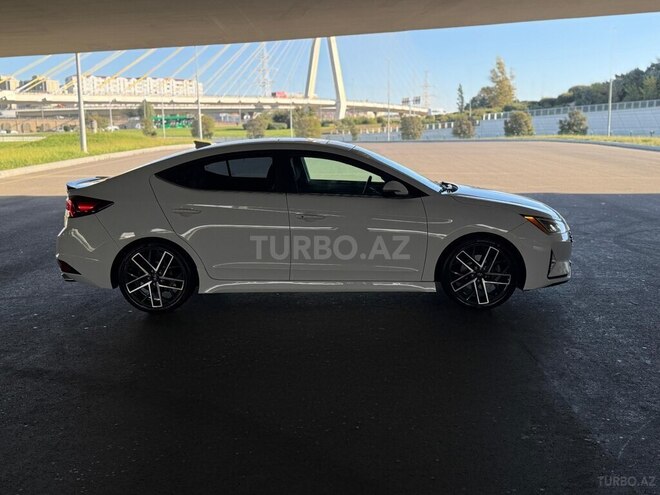Hyundai Elantra-6