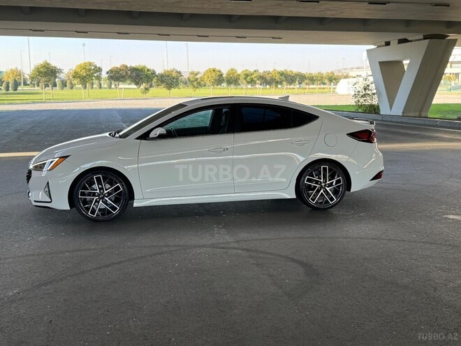 Hyundai Elantra-3