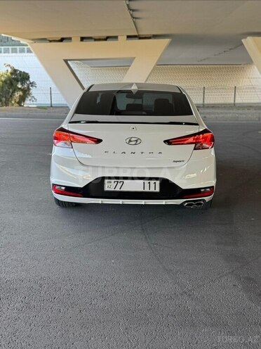 Hyundai Elantra-5