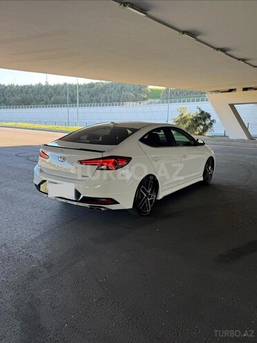 Hyundai Elantra-12