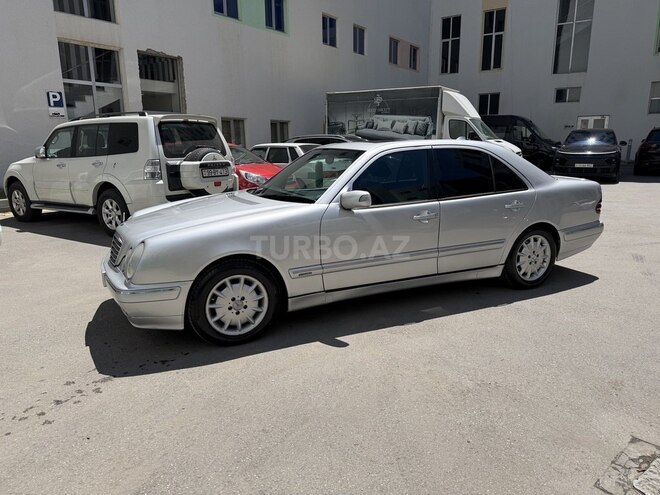Mercedes E 270-4