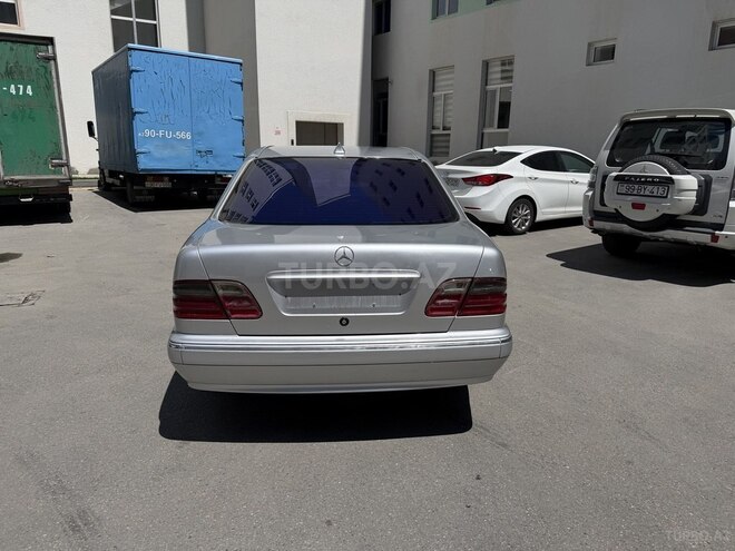 Mercedes E 270-6