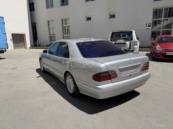 Mercedes E 270-5