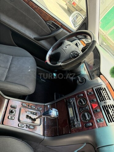 Mercedes E 270-10