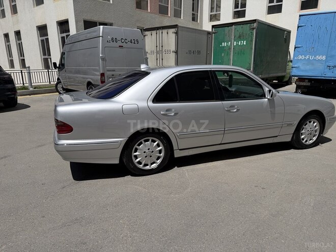 Mercedes E 270-8