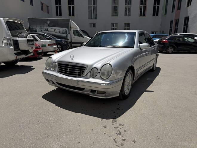 Mercedes E 270-3