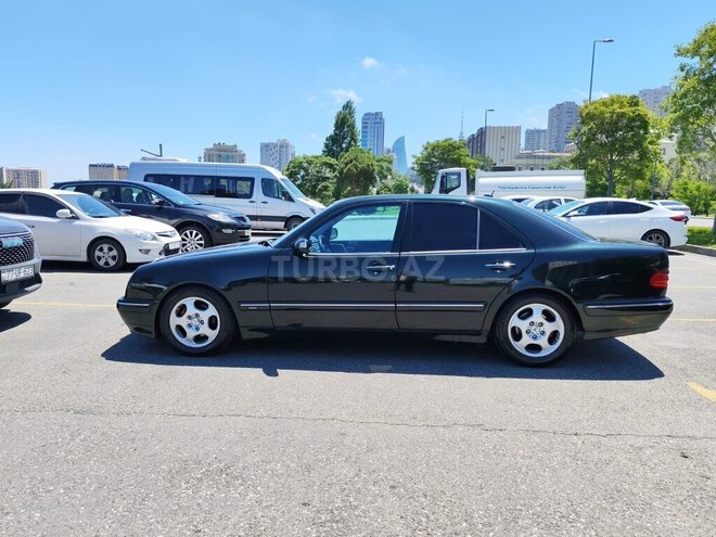 Mercedes E 240-4
