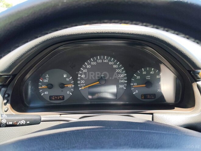 Mercedes E 240-11