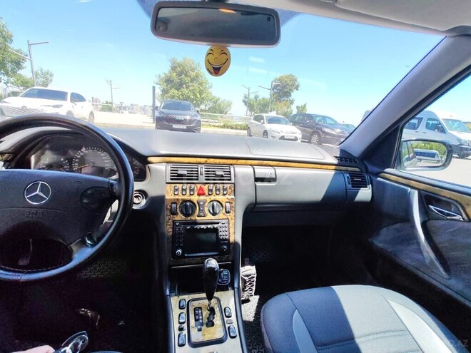 Mercedes E 240-16