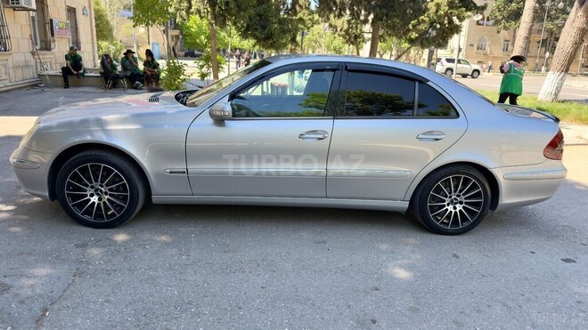 Mercedes E 220-2