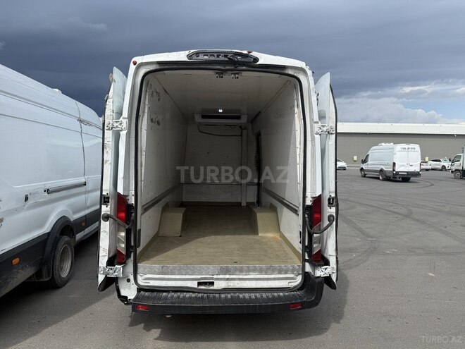 Ford Transit-4