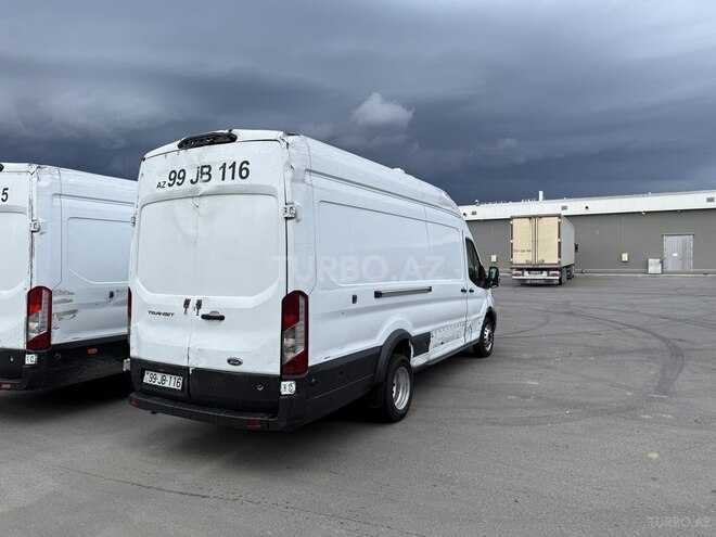 Ford Transit-10