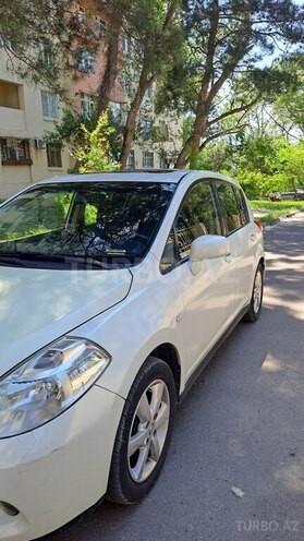 Nissan Tiida-5