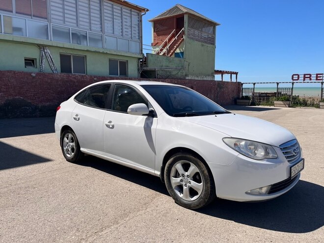 Hyundai Elantra-3