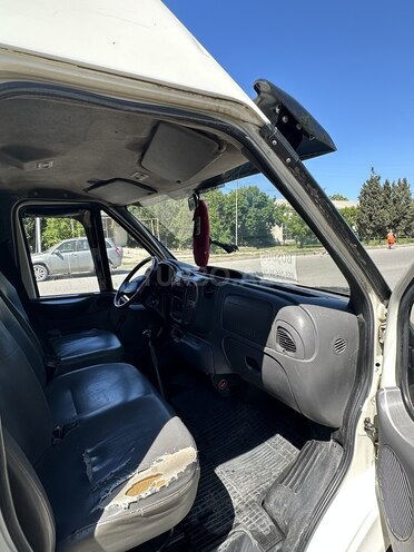 Ford Transit-8