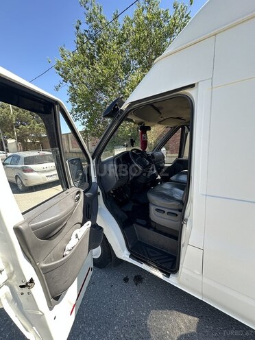 Ford Transit-7
