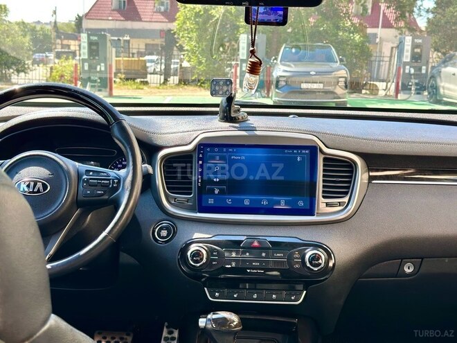 Kia Sorento-13