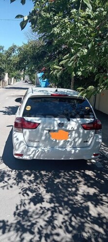 Toyota Corolla Fielder-2