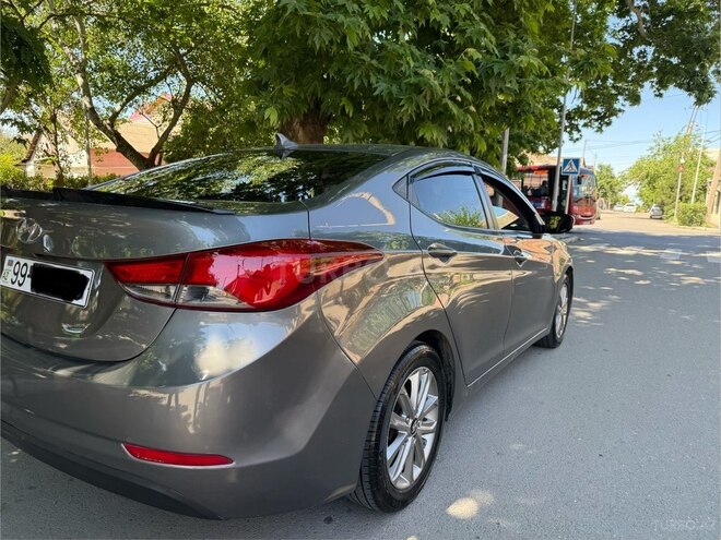 Hyundai Elantra-7