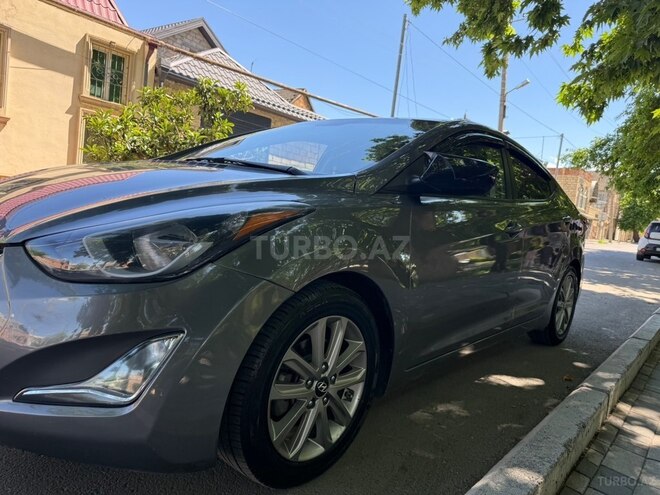 Hyundai Elantra-3