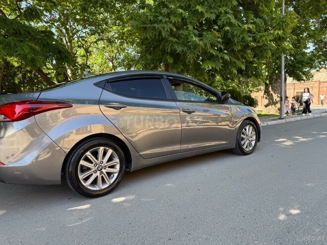 Hyundai Elantra-6