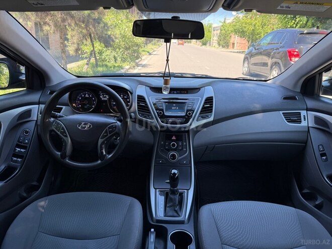 Hyundai Elantra-16