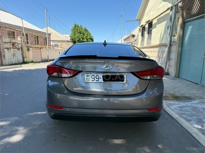 Hyundai Elantra-10