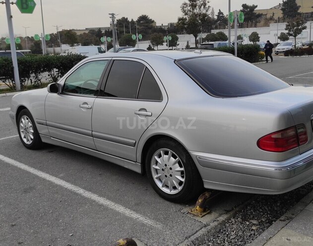 Mercedes E 270-7
