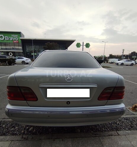 Mercedes E 270-5