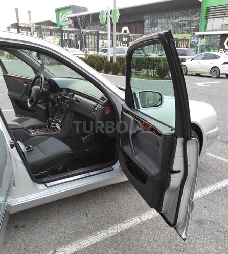Mercedes E 270-12