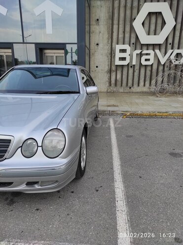 Mercedes E 270-2