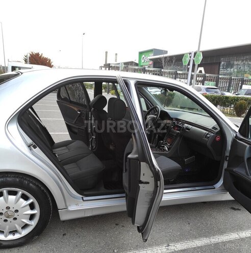 Mercedes E 270-13