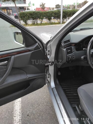 Mercedes E 270-10