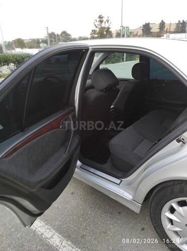 Mercedes E 270-11