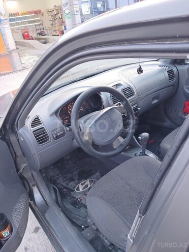 Hyundai Accent-4