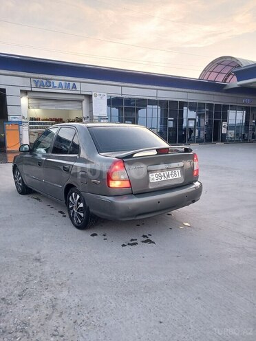 Hyundai Accent-6