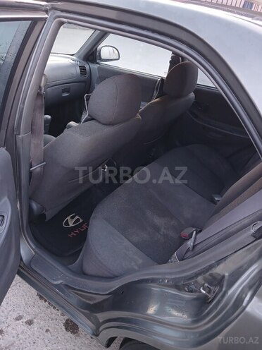 Hyundai Accent-5
