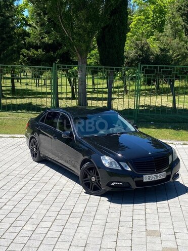 Mercedes E 220-1