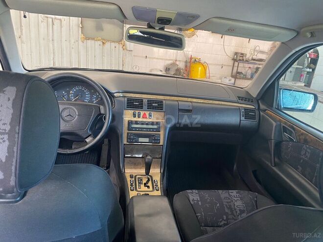 Mercedes E 240-15