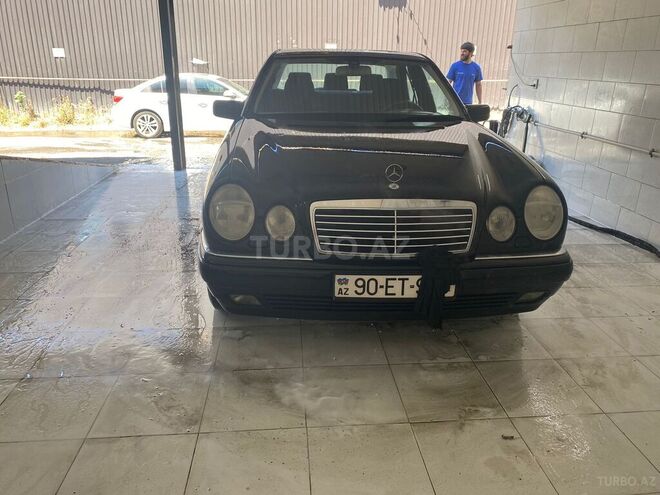 Mercedes E 240-2