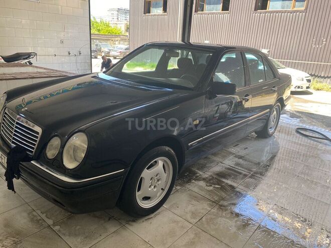 Mercedes E 240-4