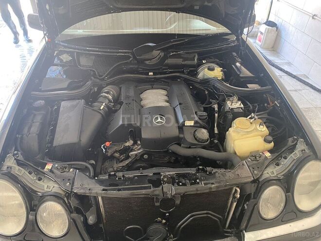 Mercedes E 240-11
