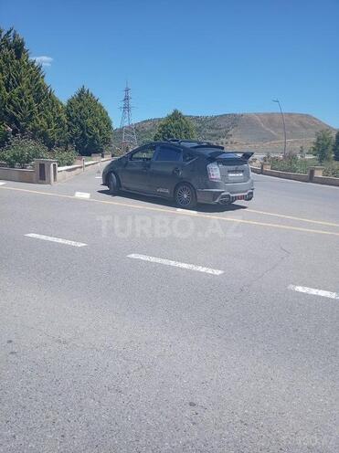 Toyota Prius-2