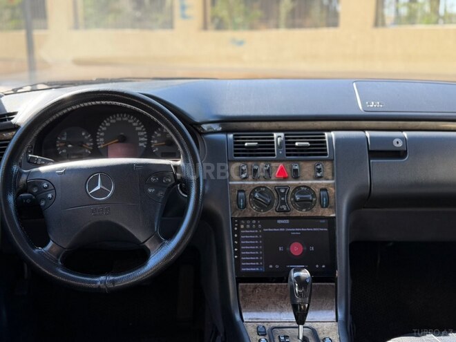 Mercedes E 240-10