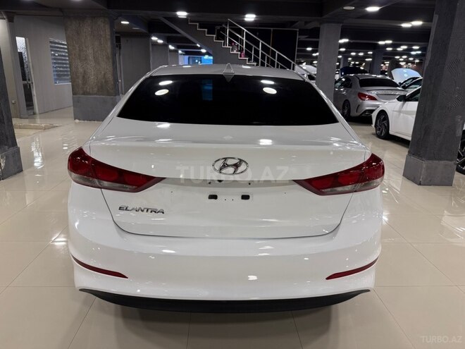 Hyundai Elantra-5