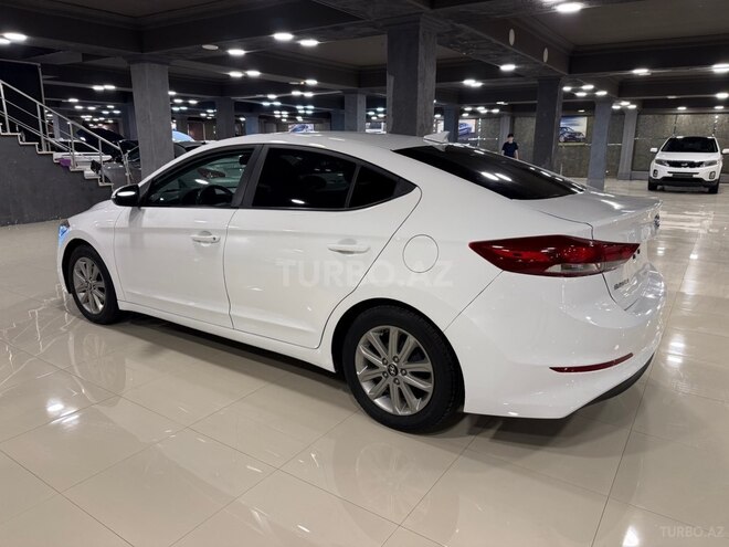 Hyundai Elantra-4