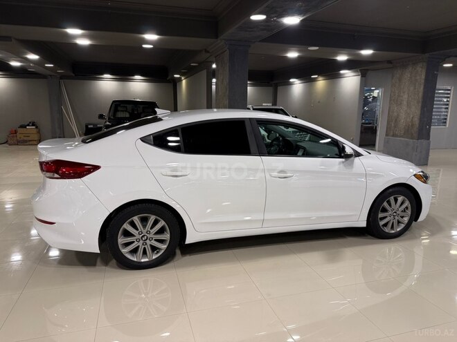 Hyundai Elantra-6